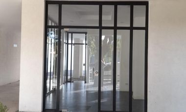 Venta DOS AMBIENTES con balcón Edificio de Categoría