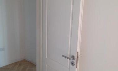 Venta DOS AMBIENTES con balcón Edificio de Categoría