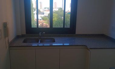 Venta DOS AMBIENTES con balcón Edificio de Categoría