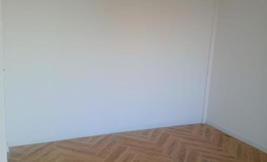 Venta DOS AMBIENTES con balcón Edificio de Categoría