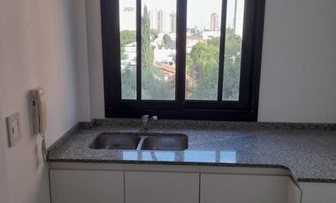 Venta DOS AMBIENTES con balcón Edificio de Categoría