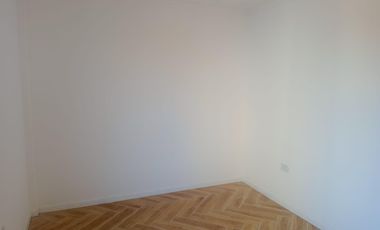 Venta DOS AMBIENTES con balcón Edificio de Categoría