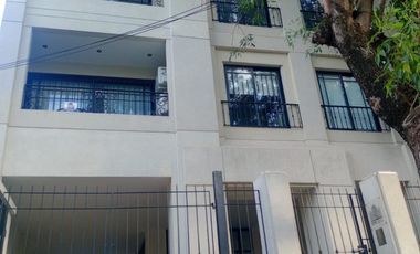Venta DOS AMBIENTES con balcón Edificio de Categoría