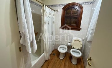 CHALET 6 AMBIENTES EN HAEDO CON FONDO Y PILETA.