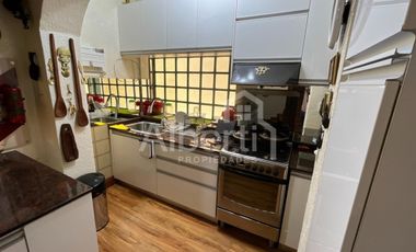 CHALET 6 AMBIENTES EN HAEDO CON FONDO Y PILETA.