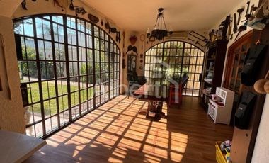 CHALET 6 AMBIENTES EN HAEDO CON FONDO Y PILETA.