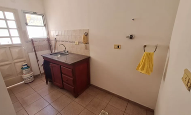 Chilavert, Primer Piso Al Frente, Muy Buen Estado