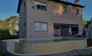 VENDO CASA 4 AMB CON PISCINA