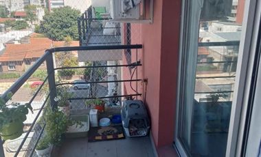 MONOAMBIENTE  CON BALCON SOBRE CORREDOR GAONA EXCELENTE