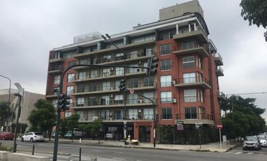 MONOAMBIENTE  CON BALCON SOBRE CORREDOR GAONA EXCELENTE