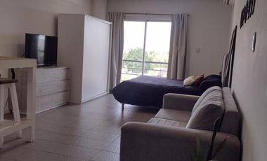 MONOAMBIENTE  CON BALCON SOBRE CORREDOR GAONA EXCELENTE