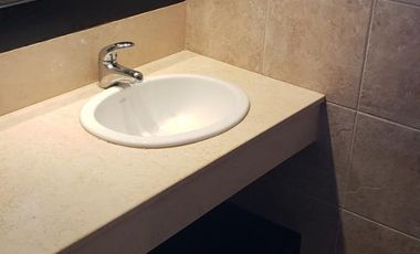 Chalet 5 Amb. con Cochera - IMPECABLE