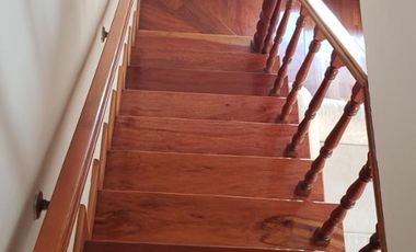 Chalet 5 Amb. con Cochera - IMPECABLE