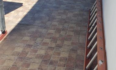 Chalet 5 Amb. con Cochera - IMPECABLE