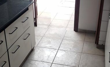 Chalet 5 Amb. con Cochera - IMPECABLE