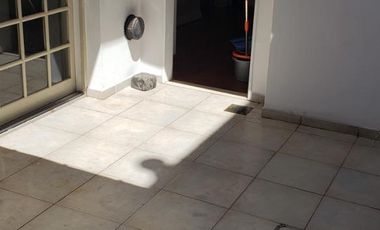 Chalet 5 Amb. con Cochera - IMPECABLE