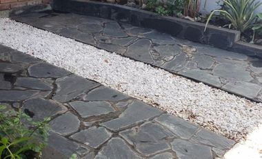 Chalet 5 Amb. con Cochera - IMPECABLE