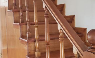 Chalet 5 Amb. con Cochera - IMPECABLE