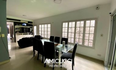 Excelente Casa De 5 Ambientes En Una Zona Privilegiada De Villa Del Parque