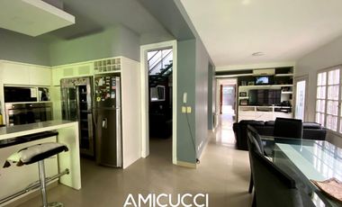 Excelente Casa De 5 Ambientes En Una Zona Privilegiada De Villa Del Parque