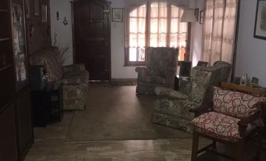 VENDO Chalet 5 amb c/fondo libre s/lote 10 x 45 Quincho Fondo libre Garaje 2 autos