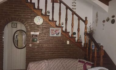 VENDO Chalet 5 amb c/fondo libre s/lote 10 x 45 Quincho Fondo libre Garaje 2 autos