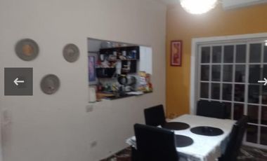 CASA DE 3 AMBIENTES  ( A DOS CUADRA DE LA AV. MARQUEZ)