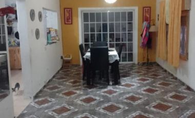 CASA DE 3 AMBIENTES  ( A DOS CUADRA DE LA AV. MARQUEZ)