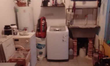 CASA DE 3 AMBIENTES  ( A DOS CUADRA DE LA AV. MARQUEZ)