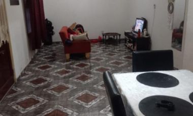 CASA DE 3 AMBIENTES  ( A DOS CUADRA DE LA AV. MARQUEZ)