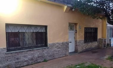 CASA DE 3 AMBIENTES  ( A DOS CUADRA DE LA AV. MARQUEZ)