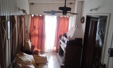 EXCELENTES PROPIEDADES  DE 3 AMBIENTES UNA AL FRENTE Y OTRA AL FONDO. CON ENTRADA DE AUTOS Y PATIO.