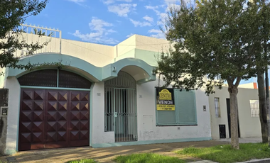 Muy Buena Propiedad, Amplio Fondo Libre, Excelente Zona