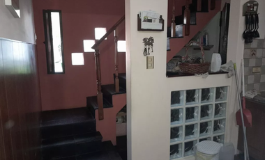 Casa 5 ambientes con fondo y pileta