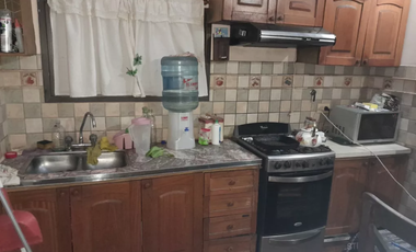 Casa 5 ambientes con fondo y pileta