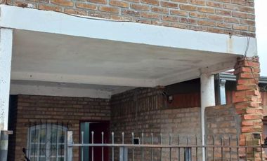 Alquiler de monoambiente zona facultad.