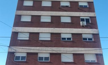 ALQUILER DEPTO 4 AMB S/COCHERA (EDIF. REPUBLICA)