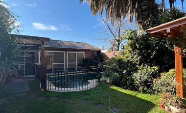 Chalet de 4 AMBIENTES en venta