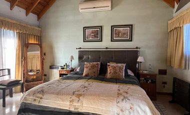 Chalet de 4 AMBIENTES en venta