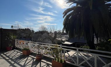 Chalet de 4 AMBIENTES en venta