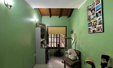 Chalet de 4 AMBIENTES en venta