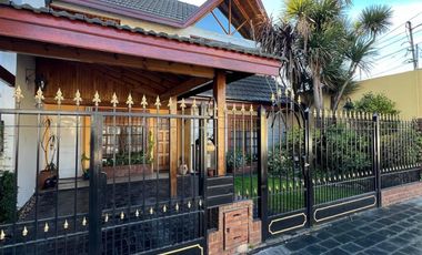 Chalet de 4 AMBIENTES en venta