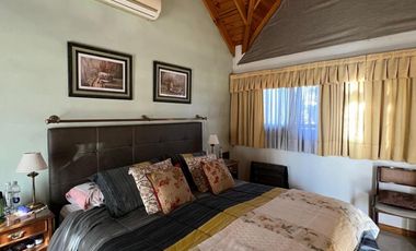 Chalet de 4 AMBIENTES en venta