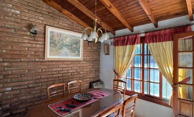 Chalet de 4 AMBIENTES en venta