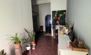 PH En Planta Baja  3 ambientes con cochera y fondo libre. Barrio Atalaya, Isidro Casanova. Apto credito Bnacario