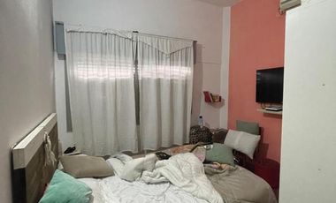 PH En Planta Baja  3 ambientes con cochera y fondo libre. Barrio Atalaya, Isidro Casanova. Apto credito Bnacario