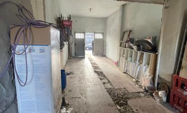 PH En Planta Baja  3 ambientes con cochera y fondo libre. Barrio Atalaya, Isidro Casanova. Apto credito Bnacario