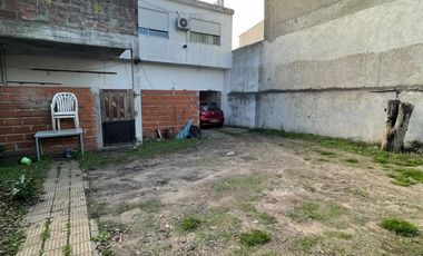 PH En Planta Baja  3 ambientes con cochera y fondo libre. Barrio Atalaya, Isidro Casanova. Apto credito Bnacario