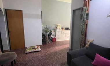 PH En Planta Baja  3 ambientes con cochera y fondo libre. Barrio Atalaya, Isidro Casanova. Apto credito Bnacario