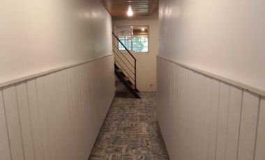 VENTA CASA 4 AMBIENTES CON FONDO LIBRE Y COCHERA